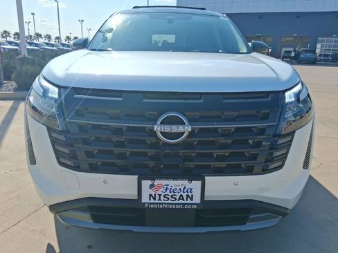 New 2026 Nissan Pathfinder Platinum image 2