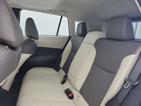 Used 2023 Toyota Corolla Cross XLE w/ Convenience Package FWD image 14