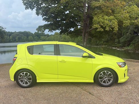 Used 2019 Chevrolet Sonic LT w/ Convenience Package FWD image 3