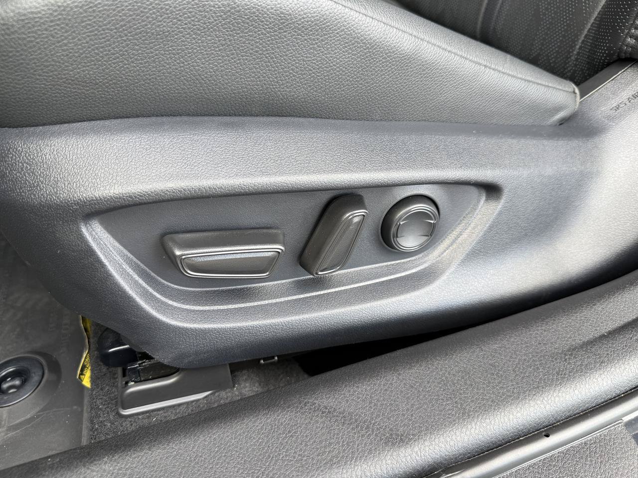 Used 2025 Toyota Camry XSE FWD image 11