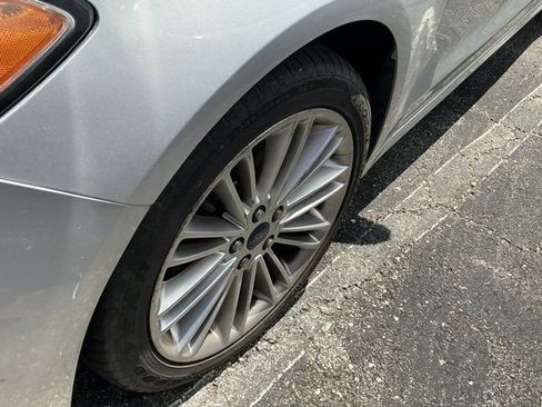 Used 2014 Ford Fusion SE w/ Equipment Group 202A FWD image 15