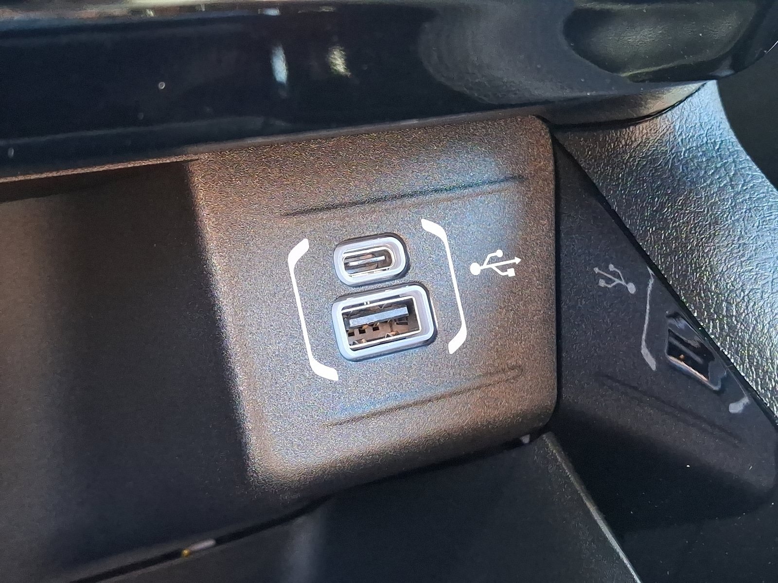 Used 2024 Jeep Compass Latitude w/ Convenience Group AWD/4WD image 23
