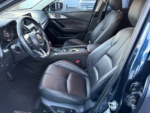 Used 2018 MAZDA MAZDA3 Touring image 13