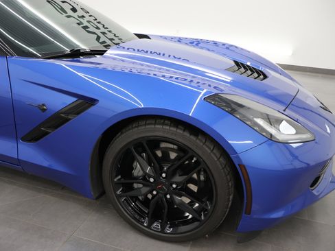 Used 2019 Chevrolet Corvette Stingray Coupe w/ Carbon Flash Badge Package RWD image 21