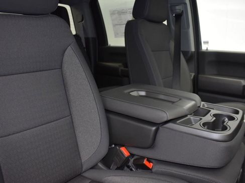 Used 2024 Chevrolet Silverado 2500 Custom w/ Custom Value Package image 26