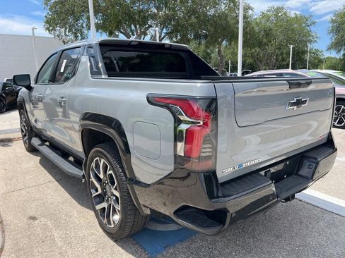 Used 2025 Chevrolet Silverado EV RST AWD/4WD image 7