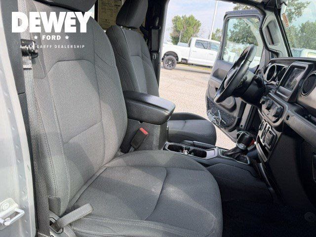 Used 2020 Jeep Gladiator Sport w/ Quick Order Package 24S AWD/4WD image 31