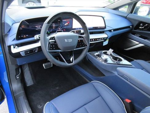 New 2026 Cadillac Optiq Luxury 2 image 15