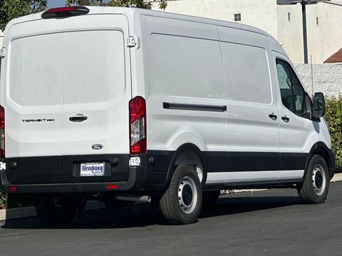 New 2026 Ford Transit 250 148 Medium Roof w/ Load Area Protection Package image 4