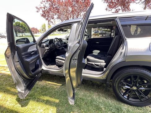 Used 2025 Toyota Grand Highlander AWD Hybrid image 21