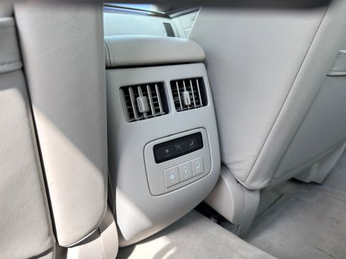 Used 2007 Cadillac DTS Performance image 21