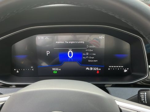 Used 2025 Volkswagen Jetta SE image 16