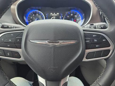 Used 2023 Chrysler Voyager LX image 19