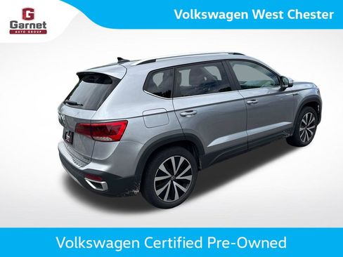 Used 2023 Volkswagen Taos SE w/ Panoramic Sunroof Package AWD/4WD image 5