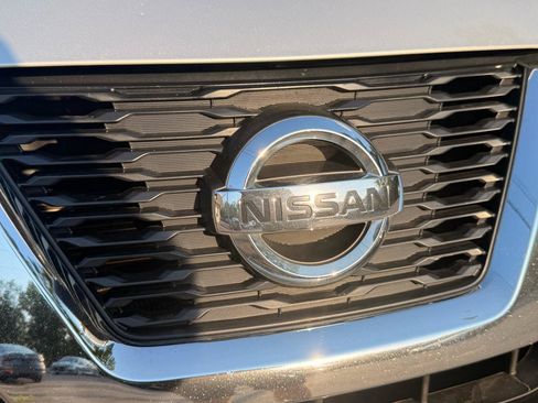 Used 2017 Nissan Rogue SV AWD/4WD image 31