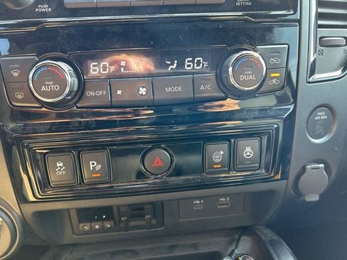 Used 2021 Nissan Titan PRO-4X w/ Pro-4x Convenience Package image 18