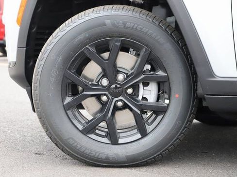 New 2025 Jeep Grand Cherokee L Altitude AWD/4WD image 2