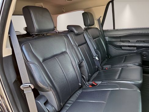 Used 2022 Ford Expedition XLT RWD image 10