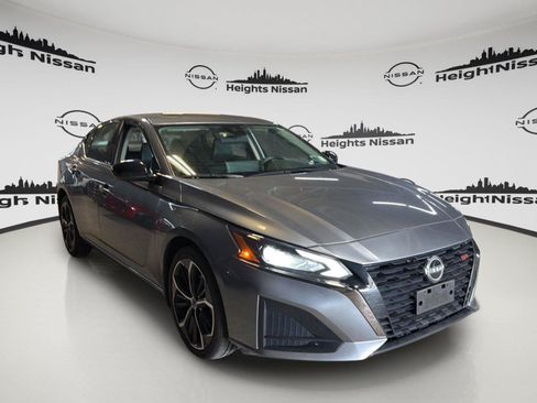 Used 2024 Nissan Altima 2.5 SR w/ SR Premium Package AWD/4WD image 7