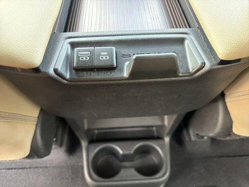 Certified 2024 Toyota Sienna XLE FWD image 11
