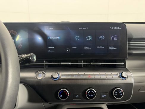 Used 2024 Hyundai Kona SE image 18