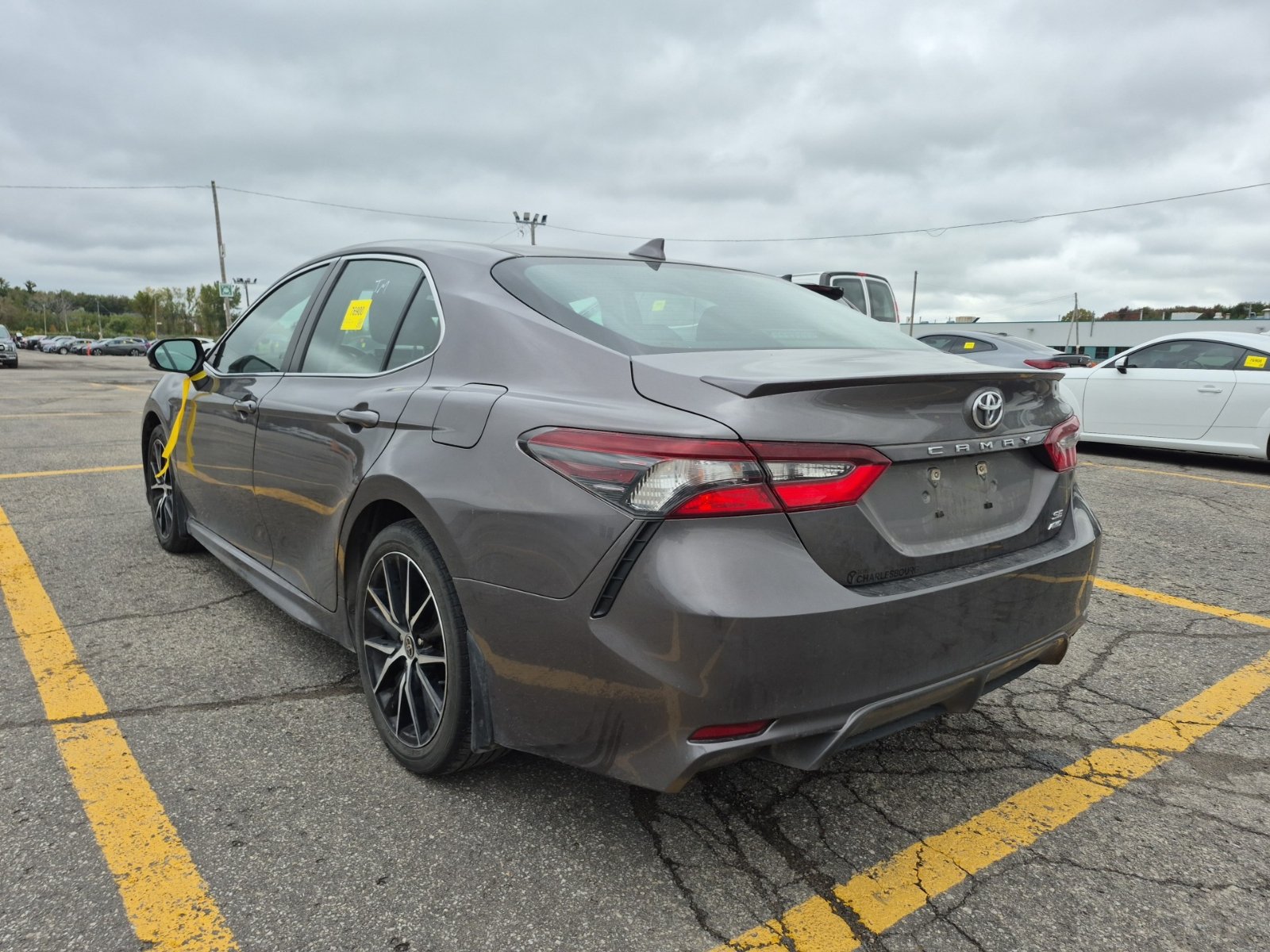 Used 2021 Toyota Camry SE AWD/4WD image 5