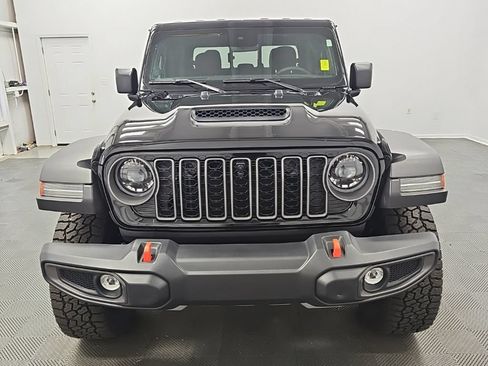 Used 2025 Jeep Gladiator Mojave w/ Convenience Group AWD/4WD image 4