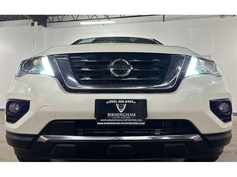 Used 2020 Nissan Pathfinder Platinum FWD image 3