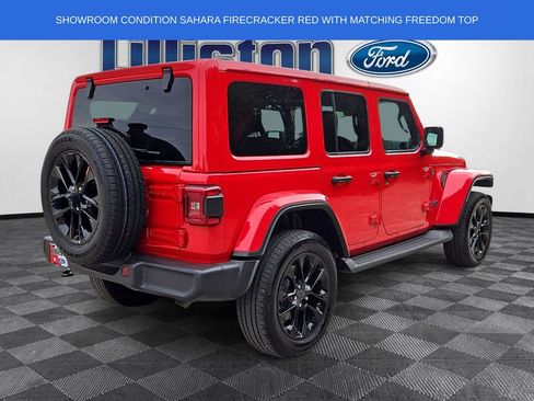 Used 2025 Jeep Wrangler Unlimited Sahara AWD/4WD image 4
