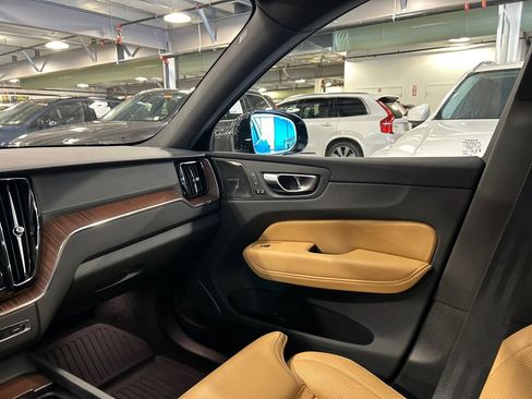 Certified 2025 Volvo XC60 T8 Ultra w/ Climate Package AWD/4WD image 25