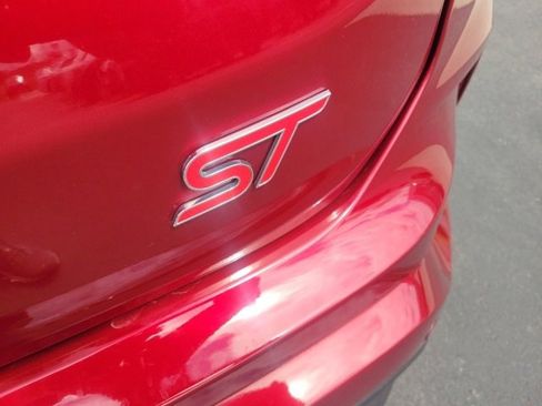 Used 2019 Ford Edge ST w/ Cold Weather Package image 9