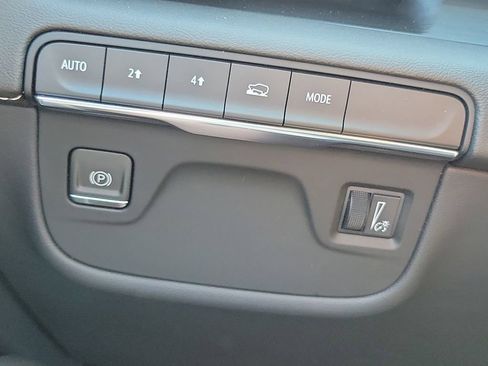 Used 2023 Cadillac Escalade Premium Luxury AWD/4WD image 8