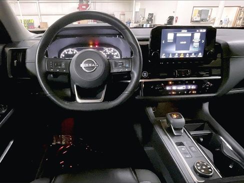 Used 2023 Nissan Pathfinder SL image 5
