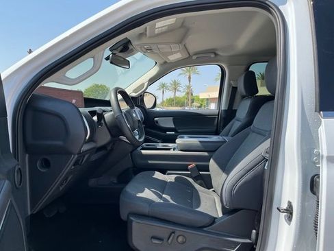Used 2025 Ford Expedition Active RWD image 11