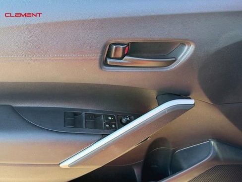 Used 2024 Toyota Corolla Cross LE FWD image 19