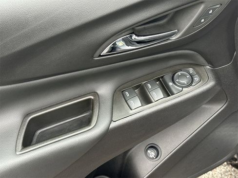 Used 2024 Chevrolet Equinox LT image 15