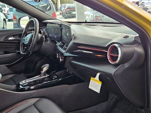 Used 2024 Chevrolet Trax RS w/ Driver Confidence Package FWD image 18