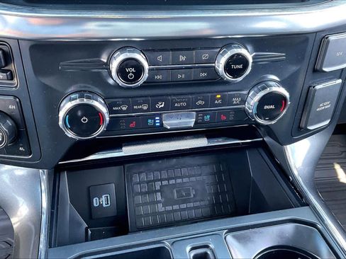 Used 2022 Ford F150 Lariat image 31