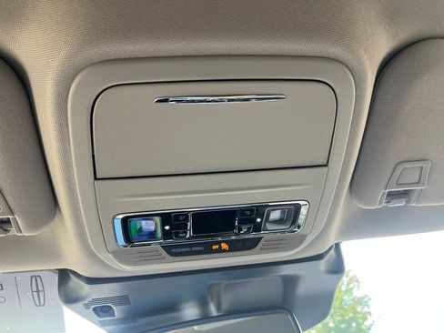 Certified 2025 Lincoln Corsair AWD image 37