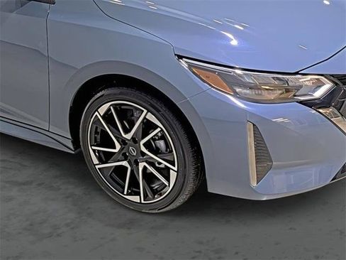 Used 2025 Nissan Sentra SR FWD image 14