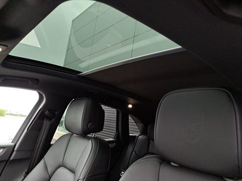 Certified 2026 Porsche Macan AWD/4WD image 33