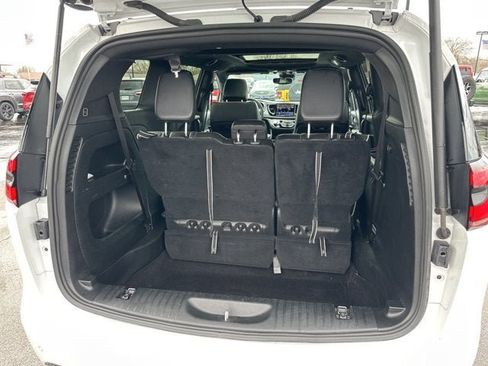 Used 2025 Chrysler Pacifica Limited FWD image 21