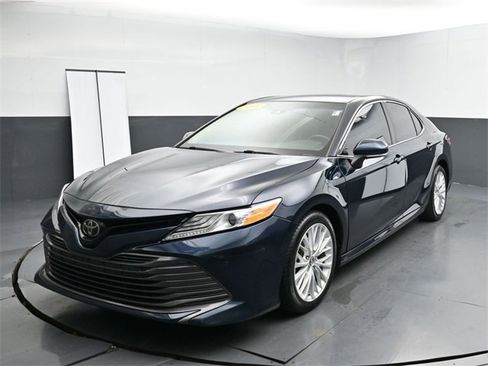 Used 2018 Toyota Camry L image 11