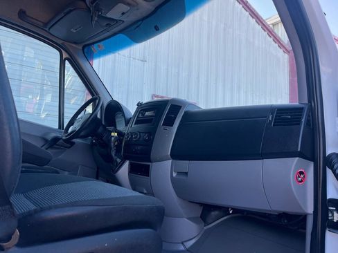 Used 2010 Freightliner Sprinter 2500 RWD image 20