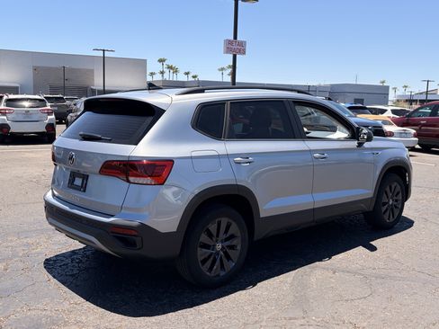 Used 2024 Volkswagen Taos S FWD image 5