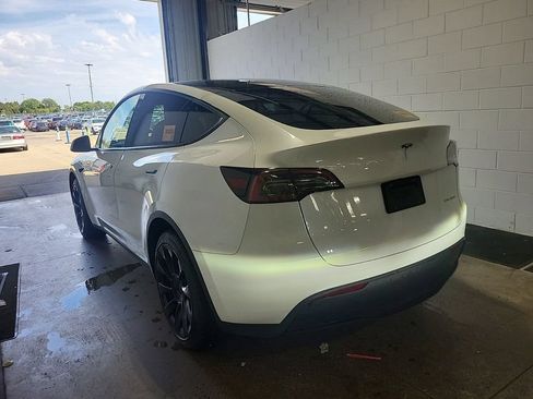 Used 2023 Tesla Model Y Long Range AWD/4WD image 4
