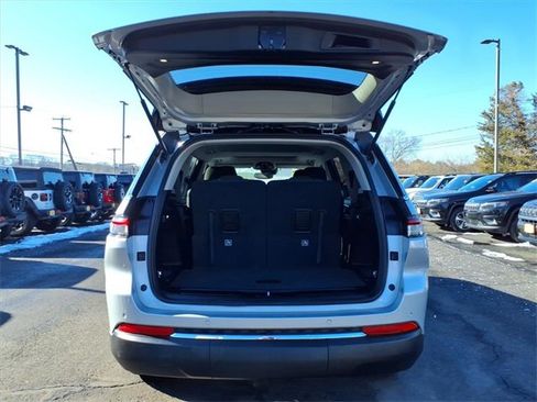 Certified 2023 Jeep Grand Cherokee L Laredo image 12