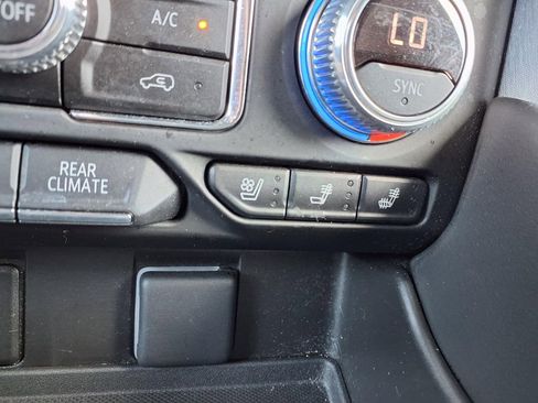 Used 2023 GMC Yukon XL SLT w/ SLT Premium Package image 9