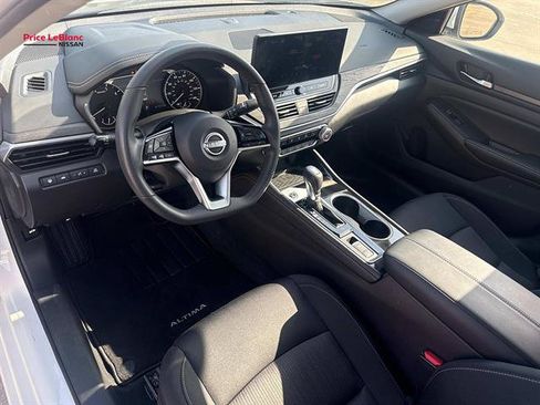 Used 2024 Nissan Altima 2.5 SV w/ SV Premium Package AWD/4WD image 16