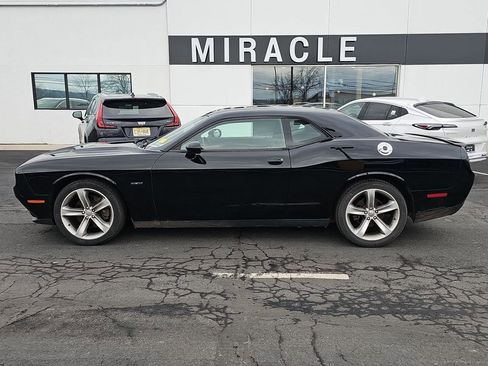 Used 2016 Dodge Challenger R/T image 3